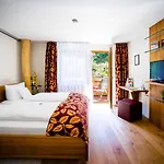 Holzschuhs Schwarzwaldhotel 酒店 拜尔斯布龙