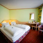 酒店 Holzschuhs Schwarzwaldhotel 拜尔斯布龙