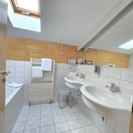 Holzschuh Schwarzwaldhotel 4*