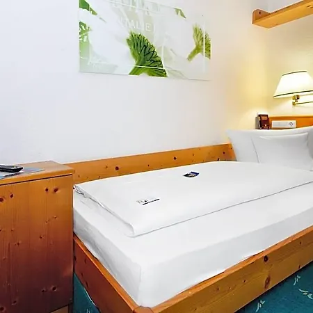 Holzschuhs Schwarzwaldhotel Und Restaurant Отель Байрсброн