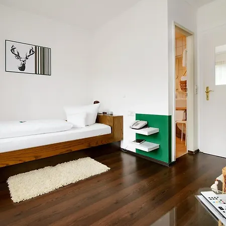 Отель Holzschuhs Schwarzwaldhotel Байрсброн