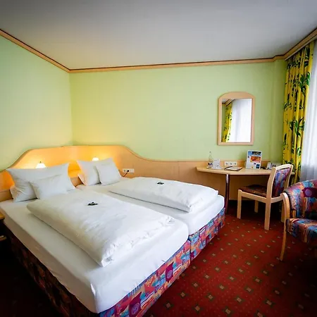 Отель Holzschuhs Schwarzwaldhotel Байрсброн